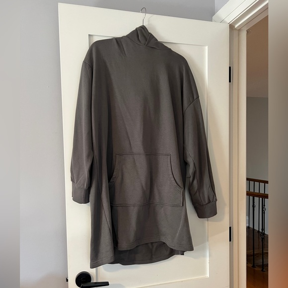 H&M sweatshirt dress with hood - Picture 3 of 7